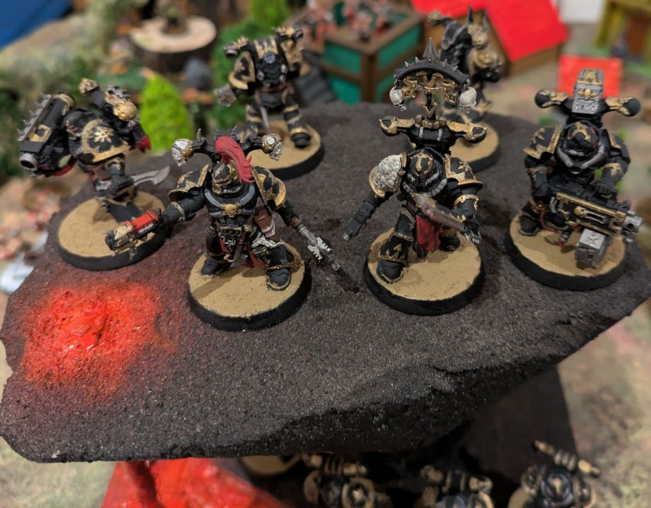 Six legionaries on an elevated area