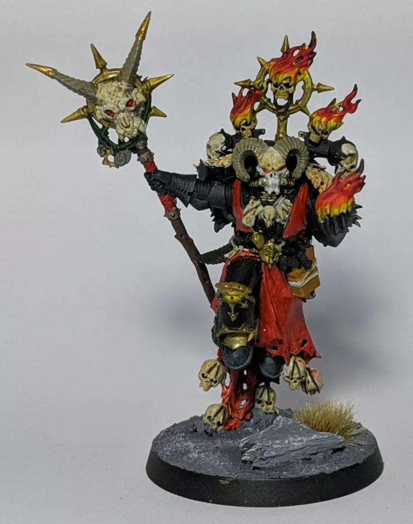A Warhammer 40K Chaos Space Marines from the Black Legion, a Master of Possession, picture taken fro the front.
